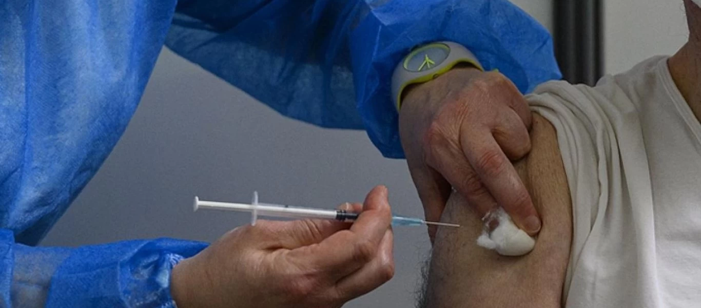 «Ειδικός» της κυβέρνησης ζητάει περισσότερα «δικαιώματα» σε εμβολιασμένους: «Δεν θα βγάλουμε ποτέ τη μάσκα»!